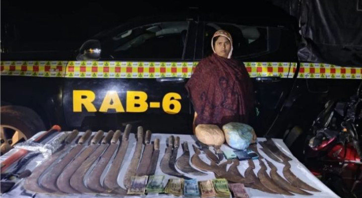 হরিণাকুণ্ডুতে মাদক-অস্ত্রসহ নারী আটক